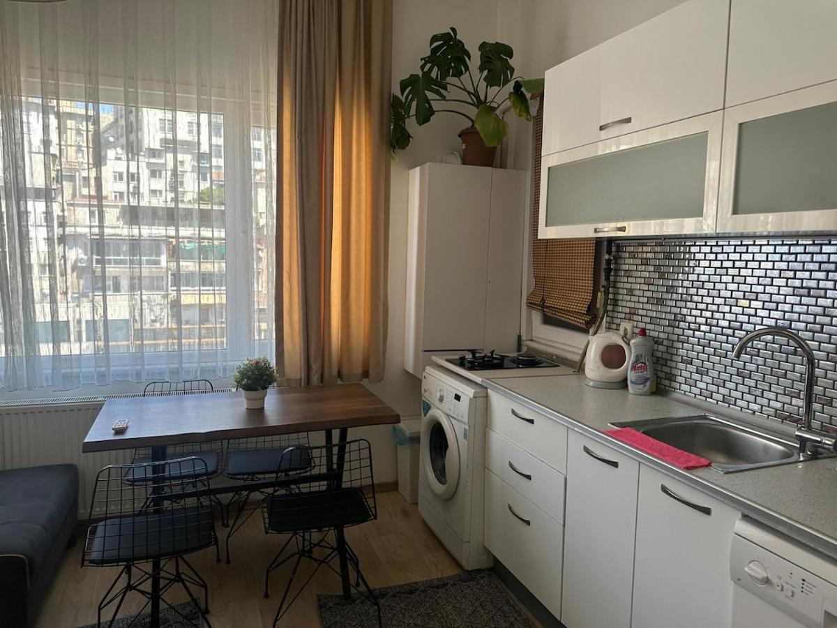 Unique House With Sea View In Cihangir Center Daire İstanbul